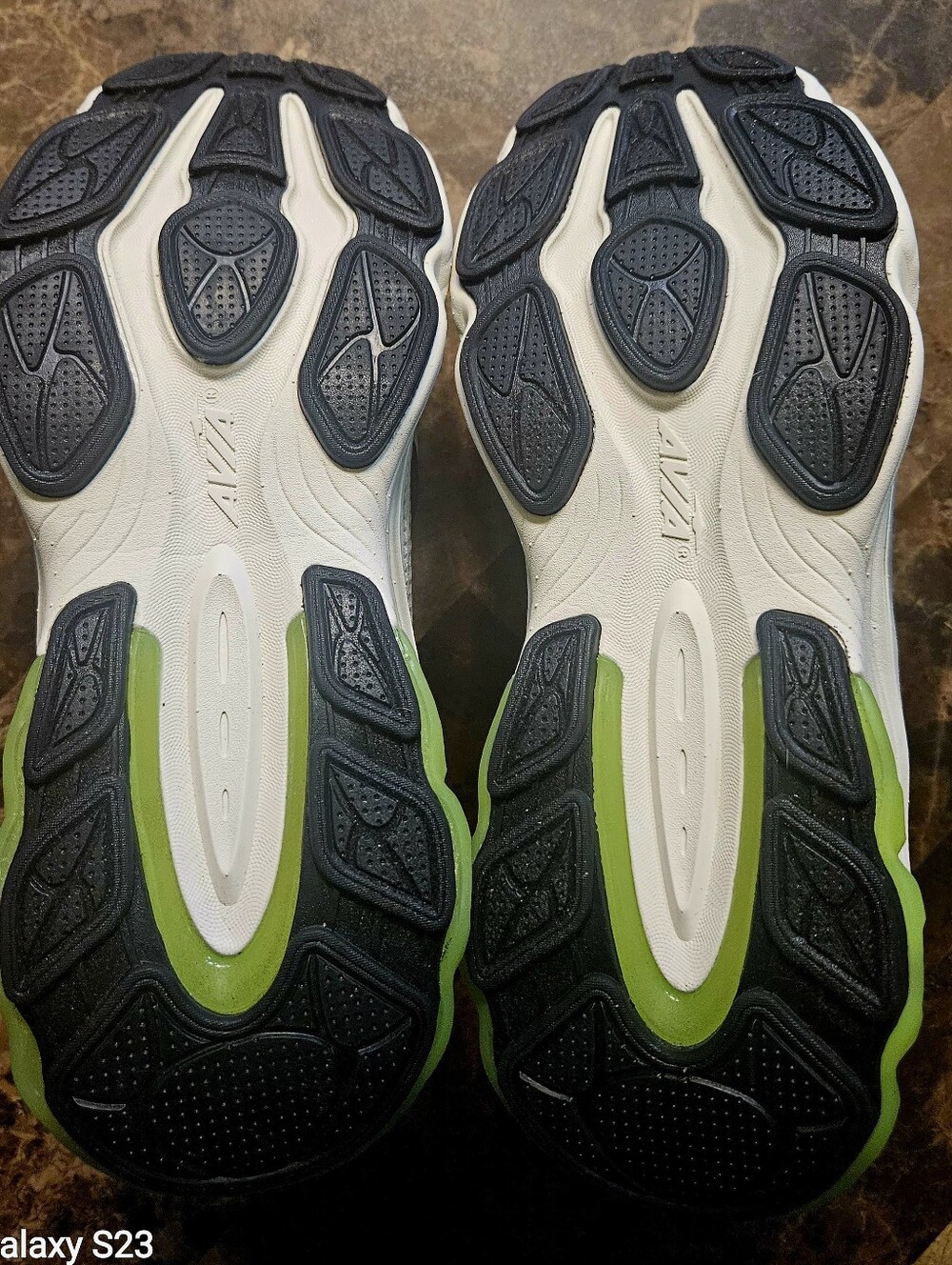 AVIA Women's GEL Bungee Sneakers, Size 7. - Picture 3 of 6